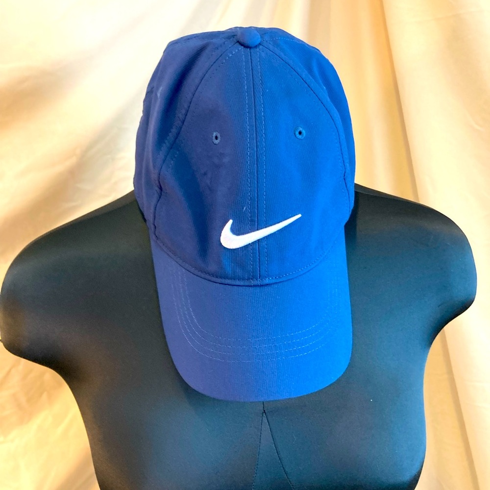 Nike Golf Hat!  Add some style to your golf game!